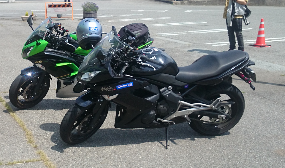 Kawasaki Ninja 400R & 400