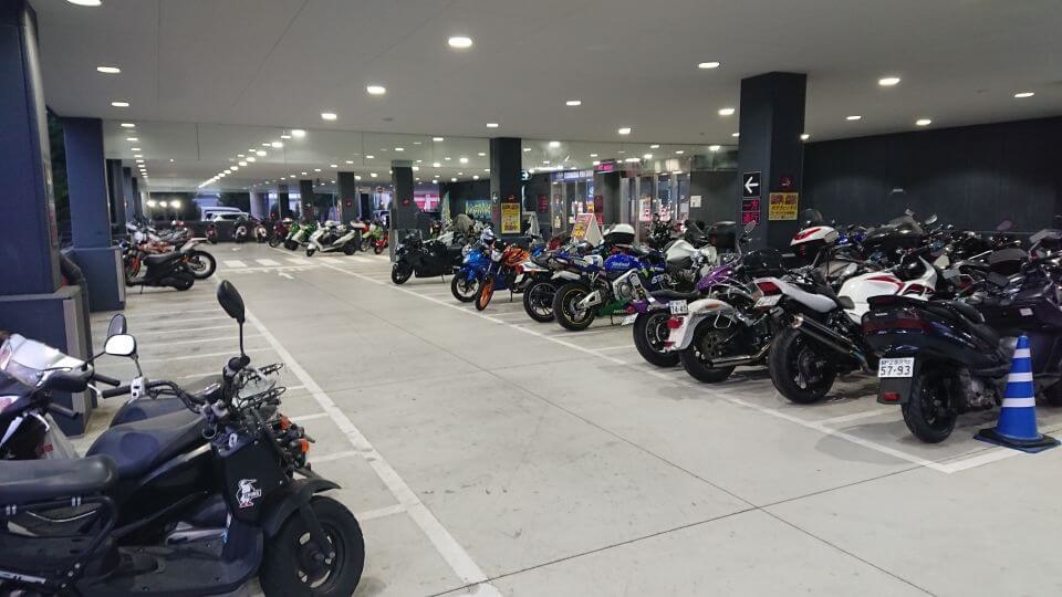 ナップス ベイサイド幸浦店駐車場